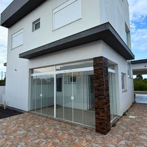 Casa com 180m², 3 dormitórios, 1 suíte, 4 vagas no bairro Novo Passo em Passo de Torres para Comprar