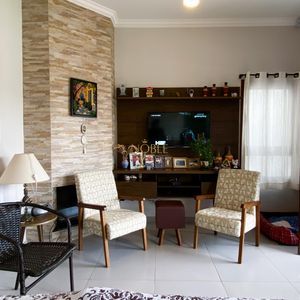 Casa com 100m², 2 dormitórios, 1 suíte, 2 vagas no bairro Bella Torres em Passo de Torres para Comprar