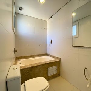 Apartamento com 232m², 4 dormitórios, 4 suítes, 2 vagas no Estevanell em Torres para Comprar