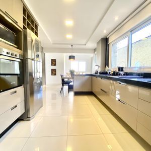 Apartamento com 249m², 4 dormitórios, 4 suítes, 3 vagas no Graziela em Torres para Comprar