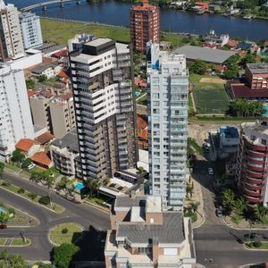 Apartamento com 100m², 2 dormitórios, 2 suítes, 2 vagas no Bella Vita em Torres para Comprar