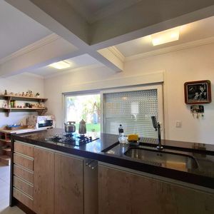 Casa, 5 dormitórios, 1 suíte, 3 vagas no bairro Praia Paraíso em Torres para Comprar