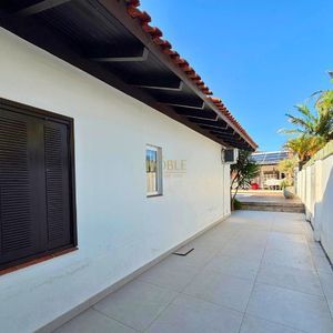 Casa, 3 dormitórios, 1 suíte, 2 vagas no bairro Praia Grande em Torres para Comprar