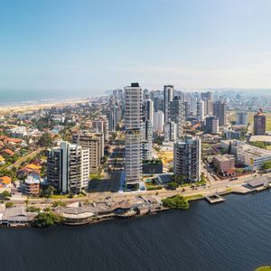 Apartamento com 220m², 4 dormitórios, 4 suítes, 3 vagas no Legend em Torres para Comprar