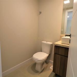 Sobrado com 220m², 5 dormitórios, 4 suítes, 3 vagas no bairro Stan em Torres para Comprar