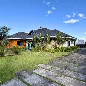 Casa de Condomínio com 623m², 4 dormitórios, 4 suítes, 4 vagas no Reserva das Águas em Torres para Comprar