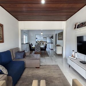 Casa com 136m², 3 dormitórios, 1 suíte, 2 vagas no bairro Praia da Cal em Torres para Comprar
