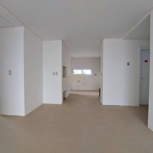 Apartamento com 80m², 2 dormitórios, 2 suítes, 2 vagas no Punta Del Sole em Torres para Comprar