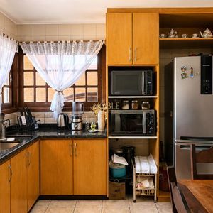 Casa, 6 dormitórios, 1 suíte, 4 vagas no bairro Stan em Torres para Comprar