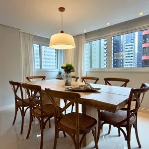 Apartamento com 124m², 3 dormitórios, 3 suítes, 2 vagas no Lê Classic em Torres para Comprar