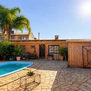 Casa, 6 dormitórios, 1 suíte, 4 vagas no bairro Stan em Torres para Comprar