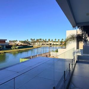 Casa com 265m², 3 dormitórios, 3 suítes, 2 vagas no Condomínio Ilhas Park em Torres para Comprar