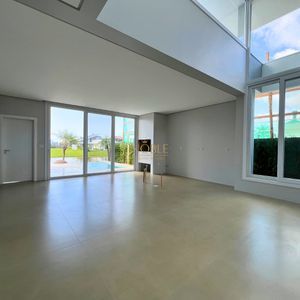 Casa de Condomínio com 264m², 4 dormitórios, 4 suítes, 2 vagas no Reserva das Águas em Torres para Comprar