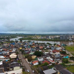 Apartamento com 80m², 2 dormitórios, 2 suítes, 2 vagas no Punta Del Sole em Torres para Comprar