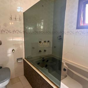 Casa com 420m², 5 dormitórios, 3 suítes, 1 vaga no bairro Centro em Torres para Comprar
