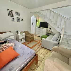 Casa com 500m², 7 dormitórios, 2 suítes, 2 vagas no bairro Centro em Torres para Comprar