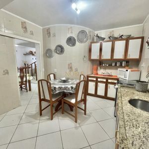 Casa com 500m², 7 dormitórios, 2 suítes, 2 vagas no bairro Centro em Torres para Comprar