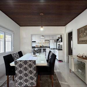 Casa com 136m², 3 dormitórios, 1 suíte, 2 vagas no bairro Praia da Cal em Torres para Comprar