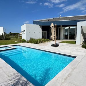 Casa de Condomínio com 308m², 4 dormitórios, 2 suítes, 2 vagas no Vilas do Mar em Passo de Torres para Comprar
