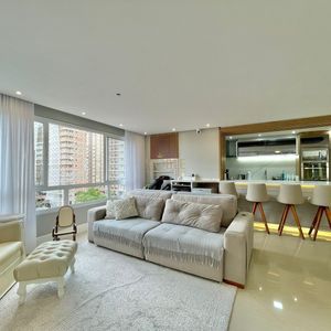 Apartamento com 120m², 3 dormitórios, 1 suíte, 2 vagas no Michelângelo em Torres para Comprar