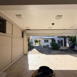 Casa com 400m², 5 dormitórios, 1 suíte, 4 vagas no bairro Stan em Torres para Comprar