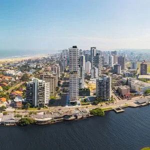 Apartamento com 220m², 4 dormitórios, 4 suítes, 3 vagas no Legend em Torres para Comprar