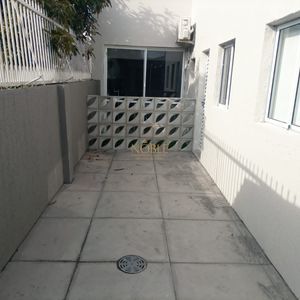 Sobrado com 350m², 5 dormitórios, 1 suíte, 4 vagas no bairro Centro em Torres para Comprar