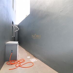 Sobrado com 220m², 5 dormitórios, 4 suítes, 3 vagas no bairro Stan em Torres para Comprar