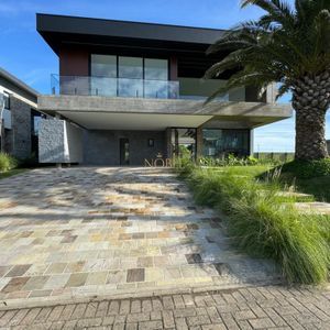 Casa de Condomínio, 4 dormitórios, 4 suítes, 2 vagas no Ocean Side em Torres para Comprar