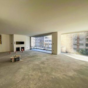 Apartamento com 200m², 3 dormitórios, 3 suítes, 3 vagas no Vanguard em Torres para Comprar