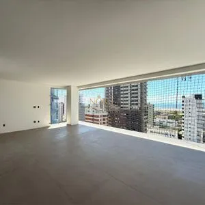 Apartamento com 83m², 2 dormitórios, 1 suíte, 2 vagas no Mirage em Torres para Comprar
