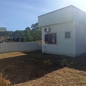 Casa com 76m², 2 dormitórios, 1 suíte, 1 vaga no bairro Bella Torres em Passo de Torres para Comprar