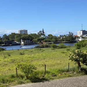 Casa, 1 dormitório, 1 vaga no residencial dona alvina em Torres para Comprar