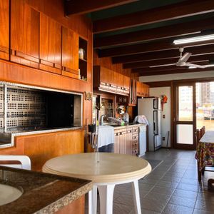 Casa com 338m², 4 dormitórios, 2 suítes, 3 vagas no bairro Centro em Passo de Torres para Comprar