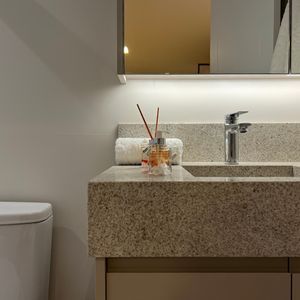 Apartamento com 71m², 2 dormitórios, 1 suíte, 2 vagas no Residencial DI Capri em Torres para Comprar