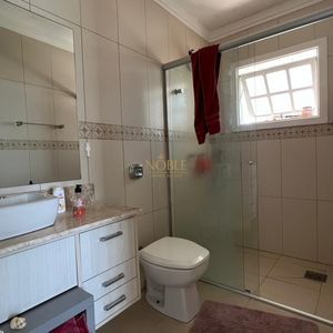 Sobrado com 290m², 4 dormitórios, 1 suíte, 2 vagas no bairro Igra Norte em Torres para Comprar