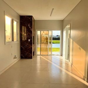 Casa de Condomínio com 170m², 4 dormitórios, 4 suítes, 2 vagas no Reserva das Águas em Torres para Comprar