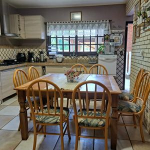 Sobrado com 330m², 3 dormitórios, 1 suíte, 5 vagas no bairro Centenário em Torres para Comprar