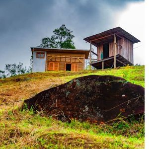 Casa com 1800m², 4 dormitórios, 3 vagas no bairro Centro em Praia Grande para Comprar