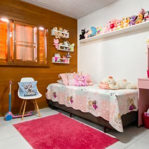 Casa com 102m², 2 dormitórios, 1 suíte, 2 vagas no bairro Igra Sul em Torres para Comprar