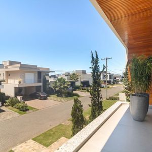 Casa de Condomínio com 260m², 4 dormitórios, 4 suítes, 2 vagas no Reserva das Águas em Torres para Comprar