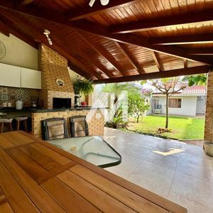 Casa com 280m² e 3 dormitórios no bairro Universitário em Lajeado para Comprar