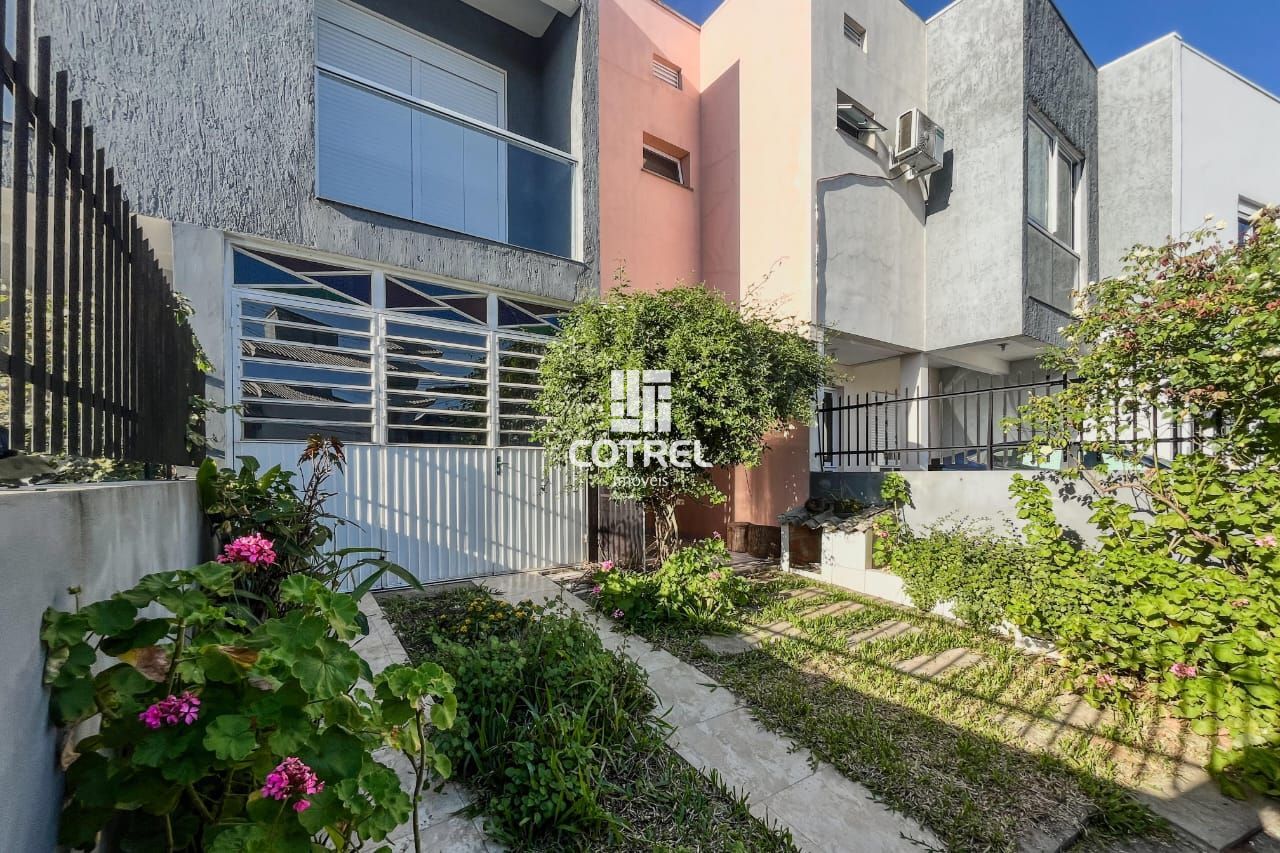 Casa Residencial à Venda 2 dormitórios sendo 1 suíte no bairro Camobi em Santa M