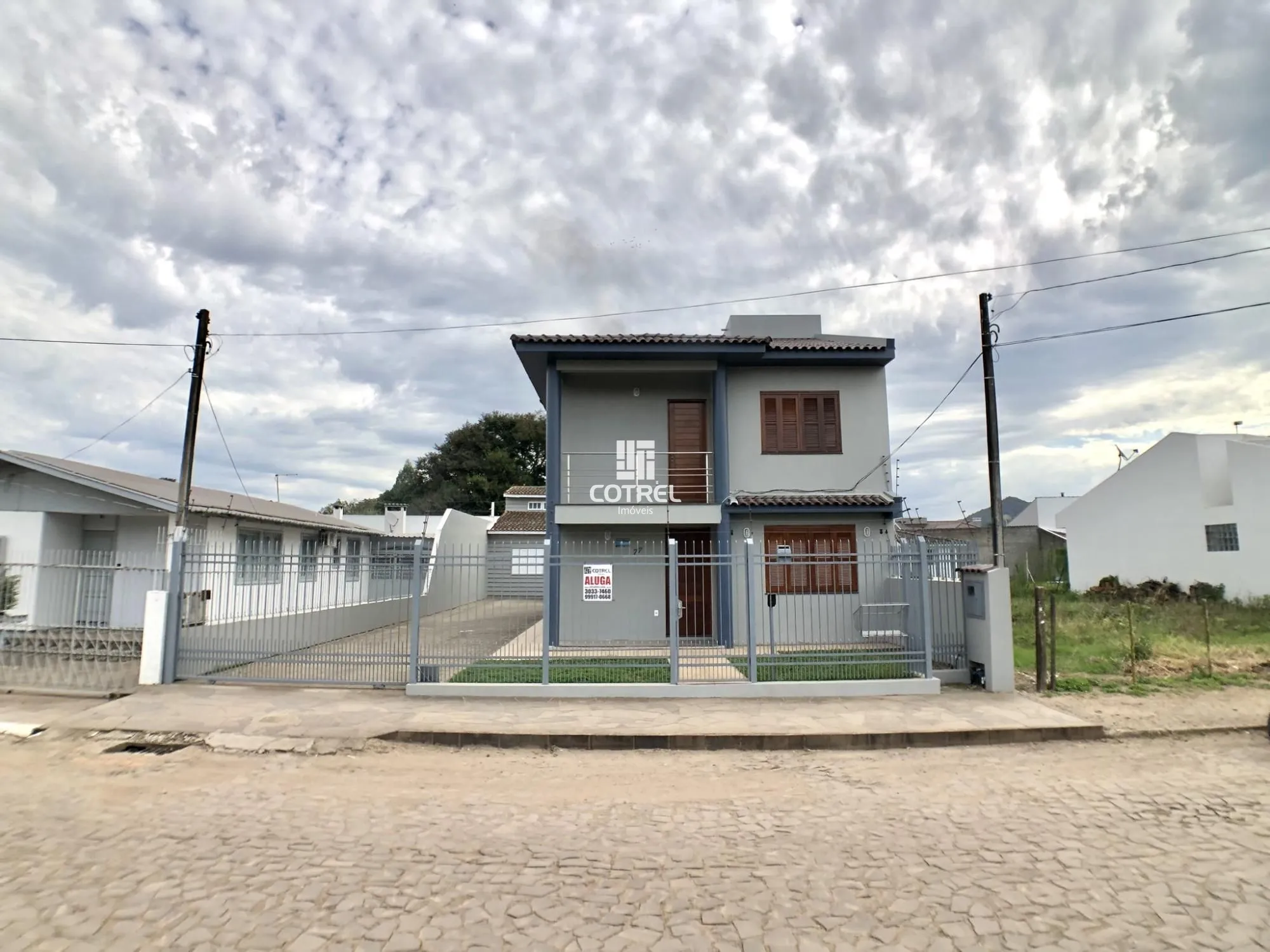Casa para Locação 6 dormitórios sendo 1 suíte no bairro Pé de Plátano