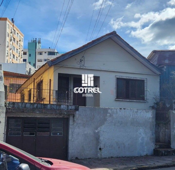 Casa para venda com 3 dormitórios, sala, 1 banheiro social, 1 vaga de garagem si