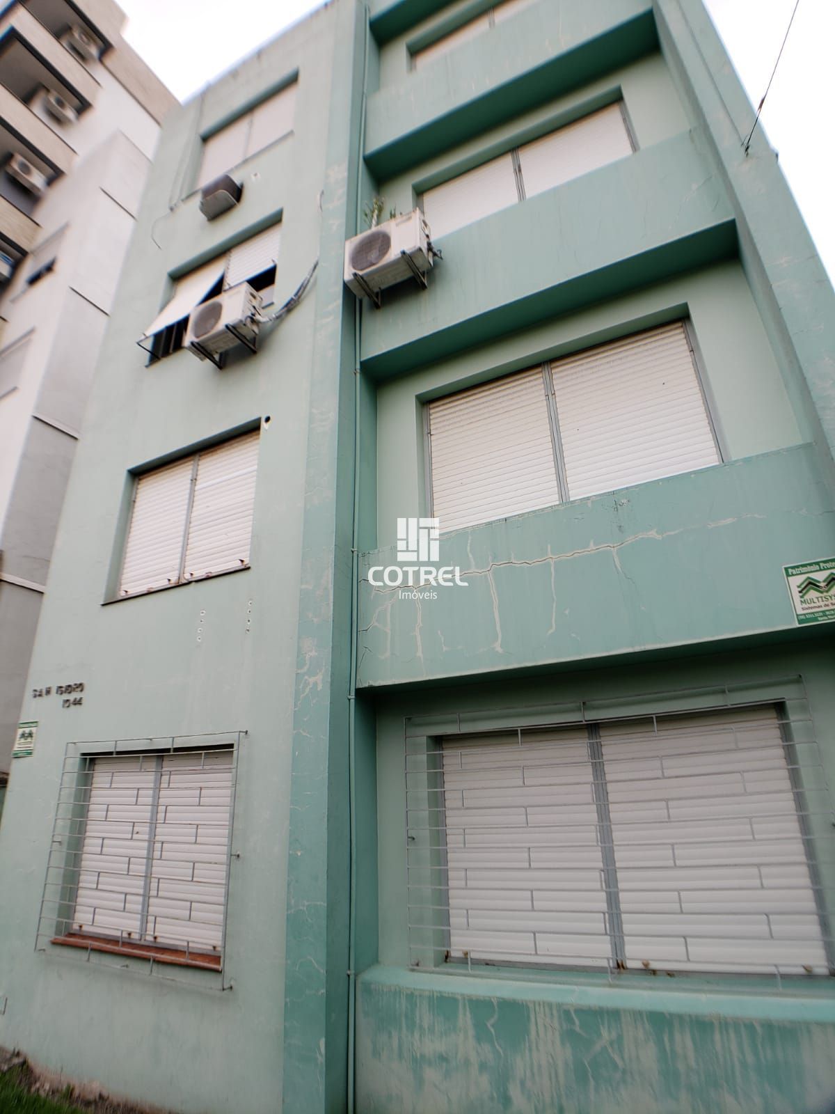 Apartamento central 2 dormitórios e 1 vaga de garagem localizado na cidade de Sa