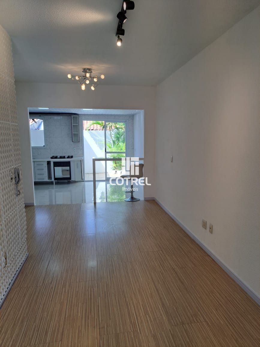 Casa à venda 2 dormitórios, com closet e 1 vaga de garagem situado no Cerrito, n