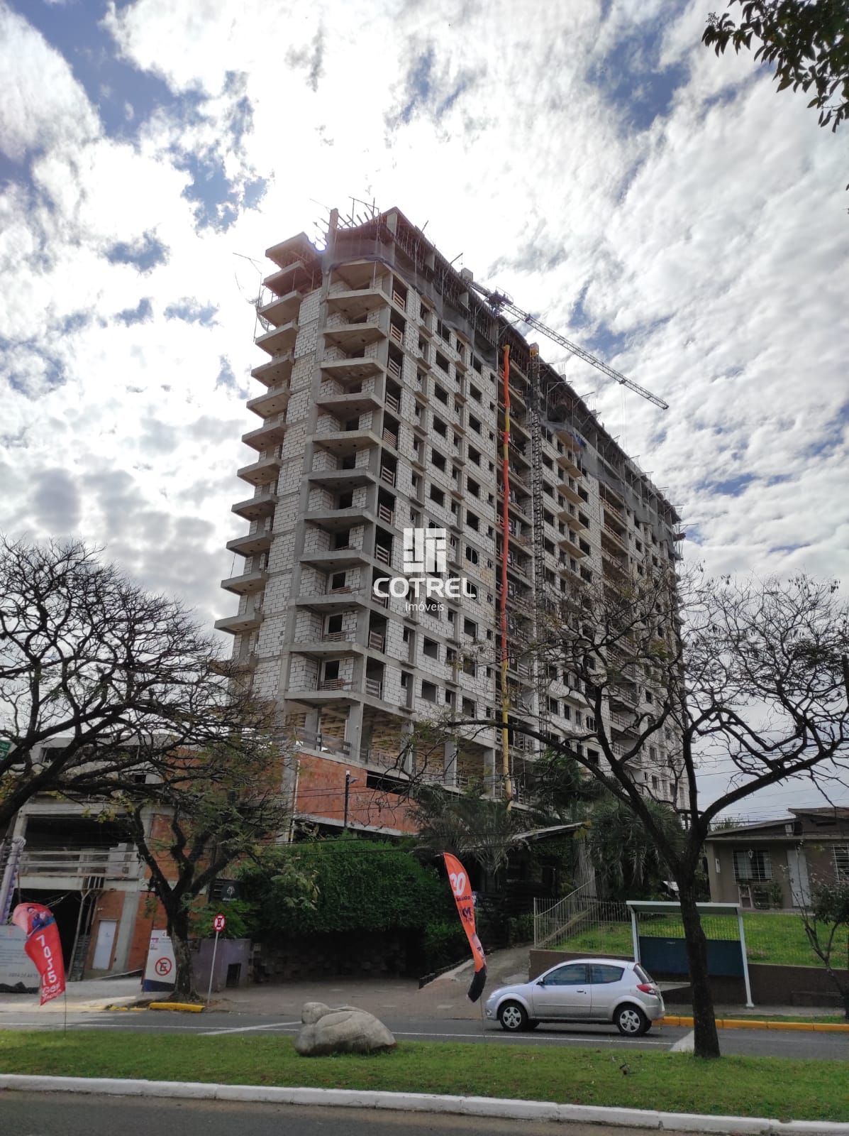Apartamento no Residencial Louvre com 3 dormitórios sendo 3 suítes, churrasqueir