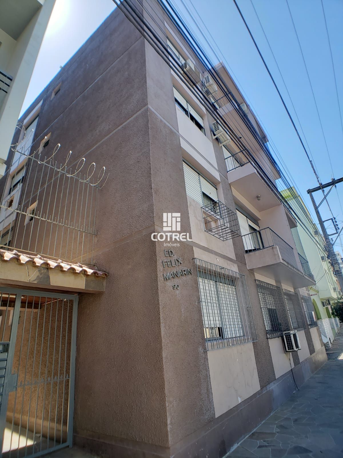 Apartamento central 2 dormitórios e 2 vagas de garagem localizado na cidade de S