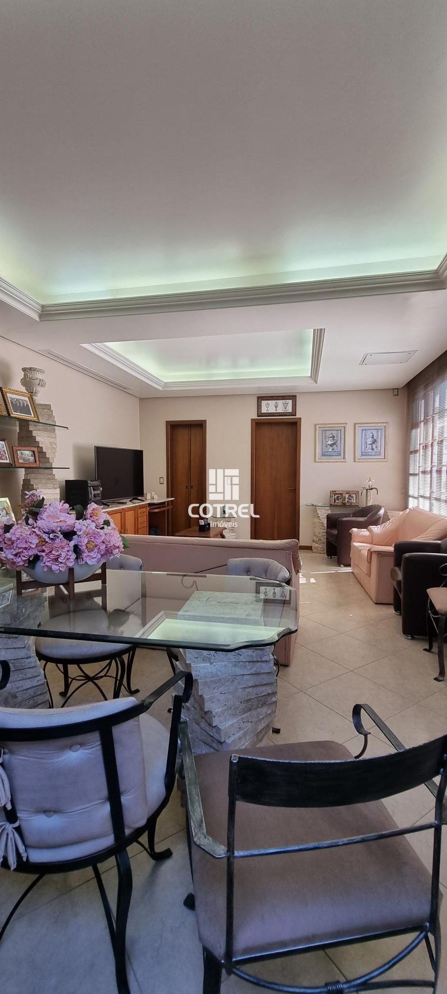 Linda casa com 4 dormitórios, sendo 3 suítes e 2 vagas de garagem na Avenida Lib